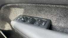 Volvo XC40 2.0 B4P Ultra Dark 5dr Auto Petrol Estate